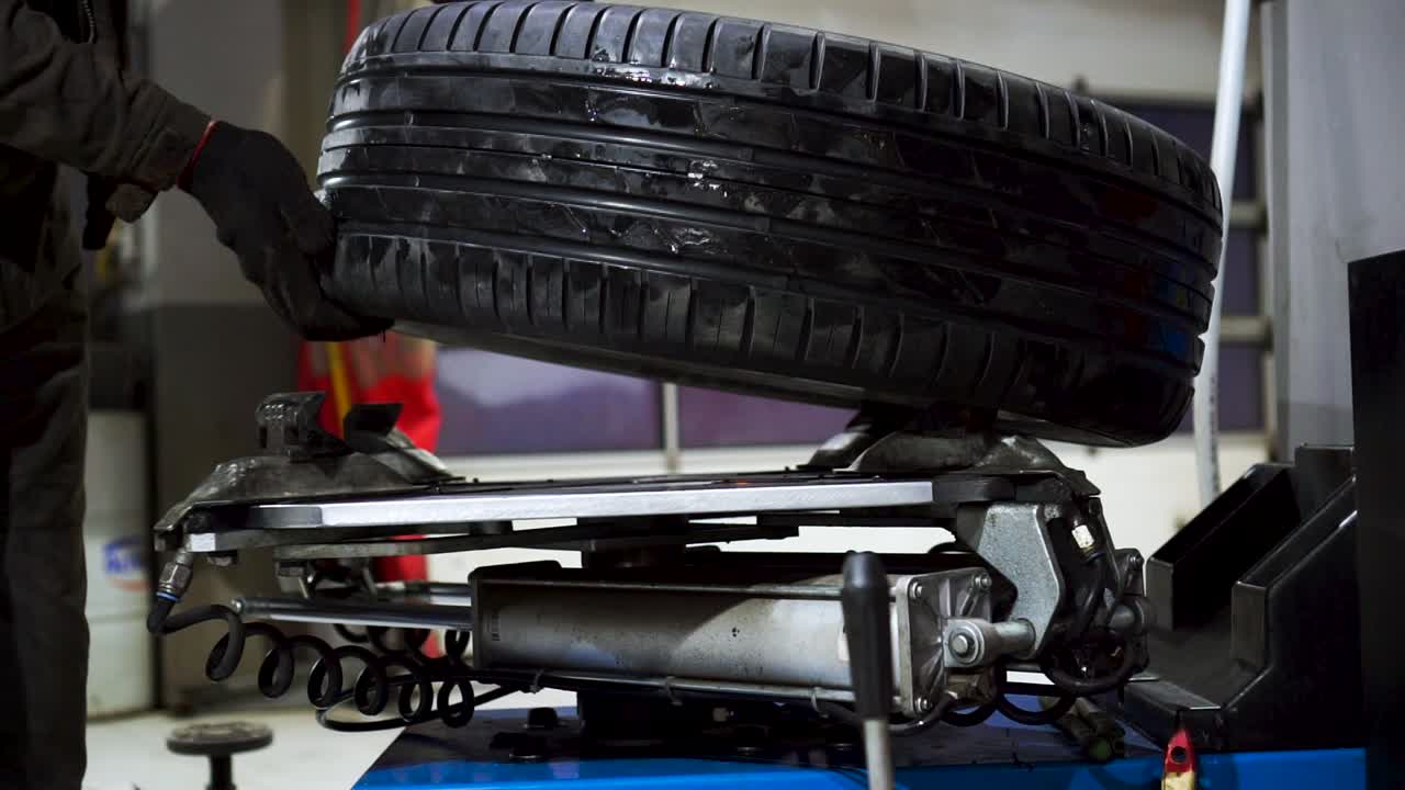 Tire installation on a balancing machine