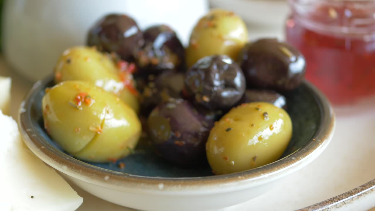 desayuno turco con aceitunas