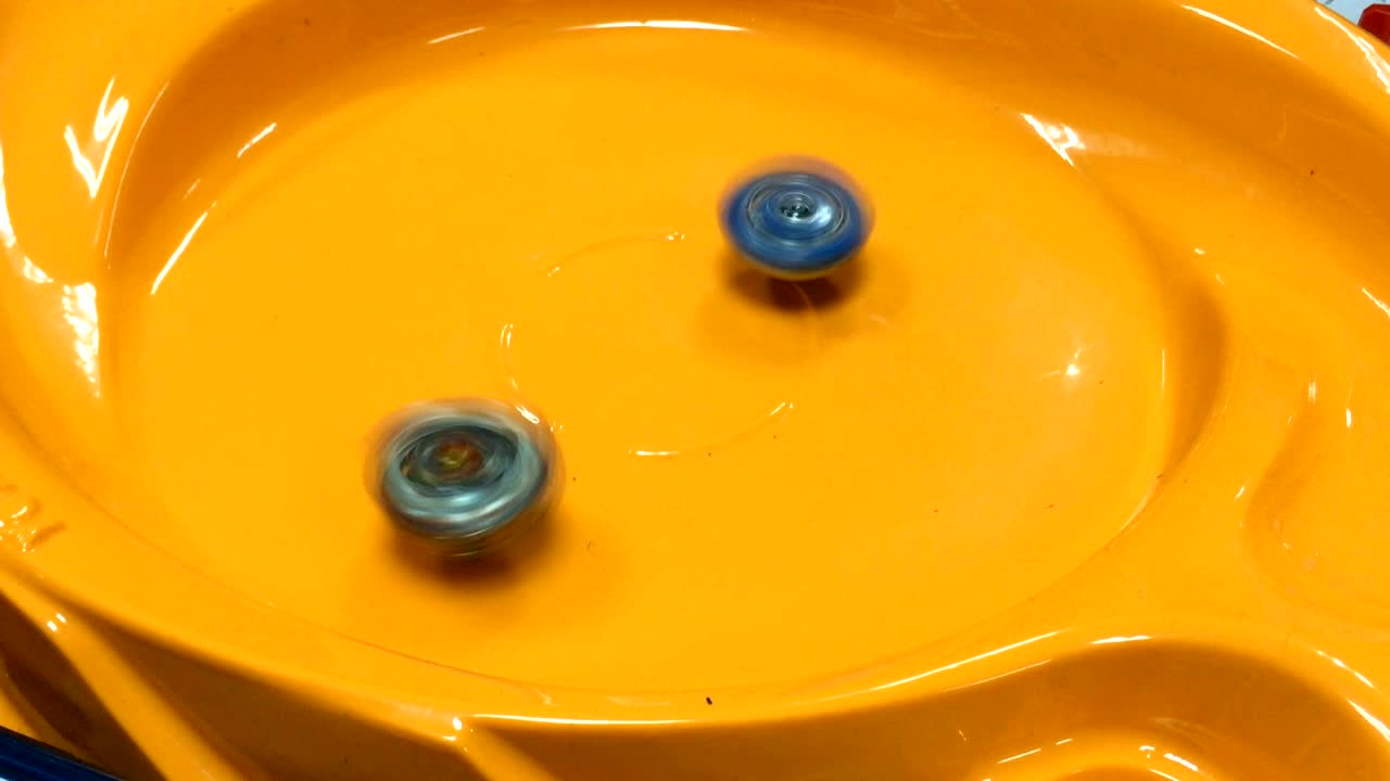 el popular juego moderno beyblade.