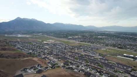 Panorama-Aéreo-Del-Hermoso-Condado-De-Utah-Y-Lehi