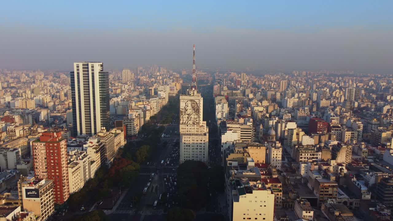 Veduta aerea panoramica della città di Buenos Aires al mattino.