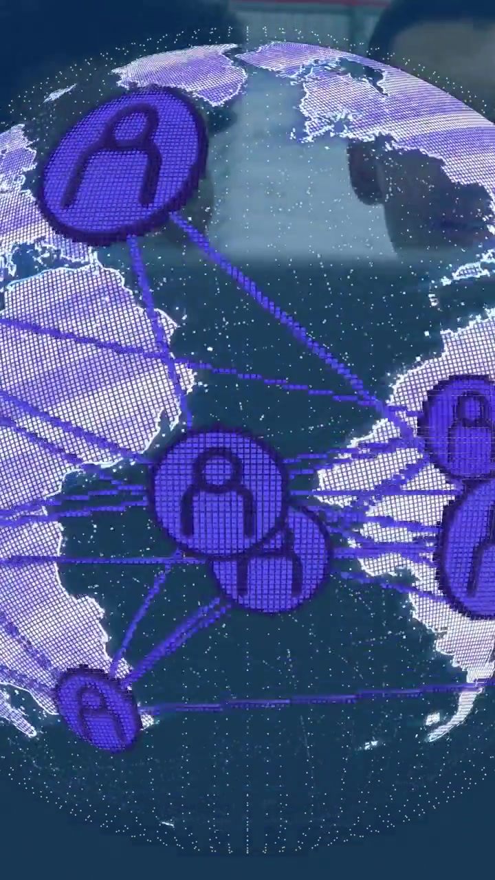 Presentatori che si avvicinano a un display con un globo rotante che collega icone utente in tutto il mondo, riflettendo volti per una demo tecnologica.