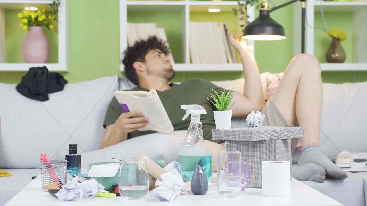 시각 장애가 있는 젊은이입니다.