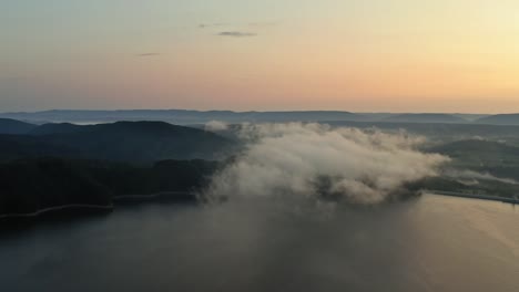 Nebelmorgen-Am-Solina-See-In-Polen