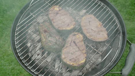 Steak-Mit-Hackfleisch-Und-Cheddar-Käse-Wird-Auf-Einem-Grill-Zubereitet