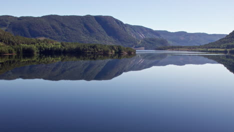 Slow-aerial-pan-over-Byglandsfjord-in-Norway-on-a-sunny-summer-morning