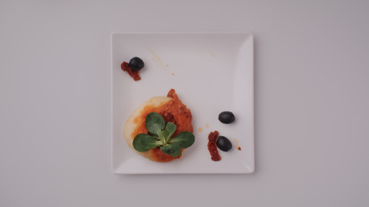 Small Pizza Bites with Olives and Sun-dried Tomatoes