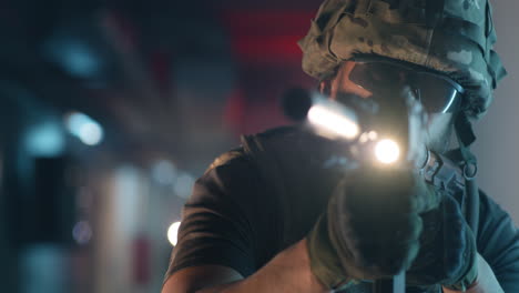 soldado en acción