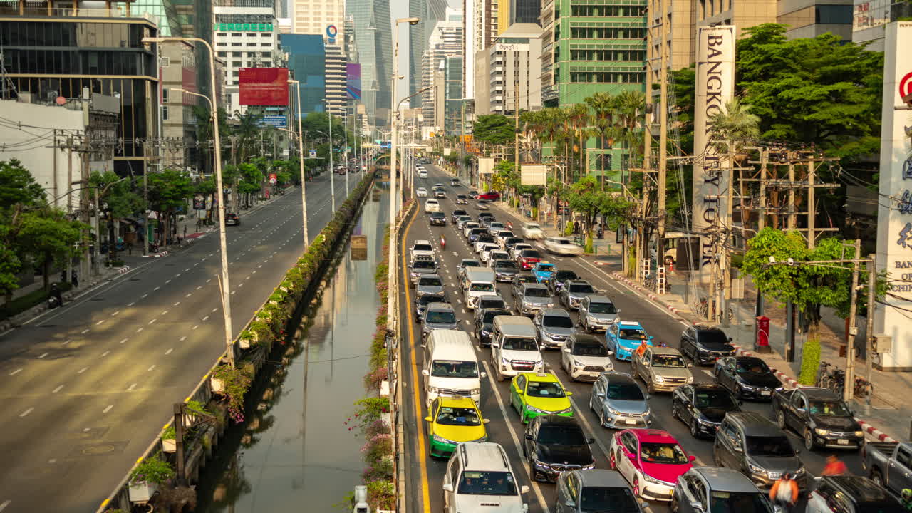 timelapse of rush hour traffic in central bangkok