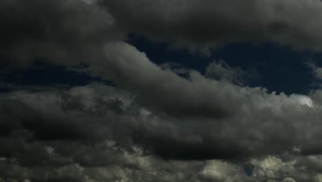 Hermoso-Timelapse-De-Nubes-Pasando