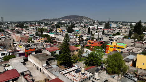 Aerial-view-low-over-the-Iztapalapa-favela-neighborhood,-in-sunny-Mexico-city