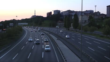 tiempo de lapso tráfico de coches por la noche