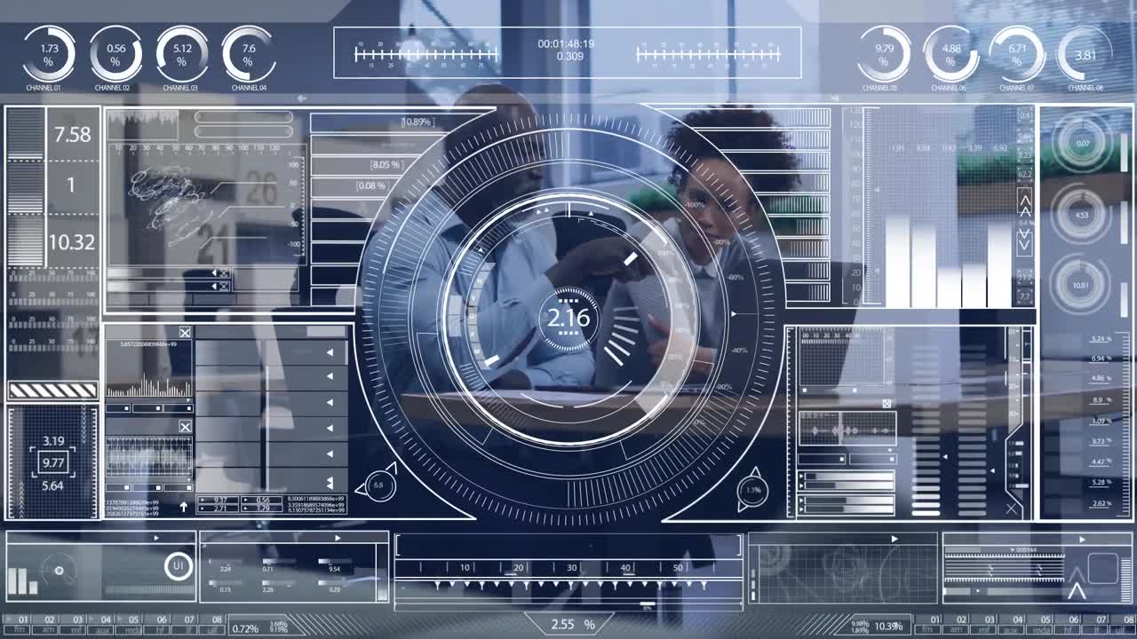 animazione dell'elaborazione dei dati su diversi uomini d'affari