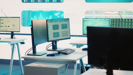 sala vacía de control y monitoreo del sistema de la empresa de telecomunicaciones