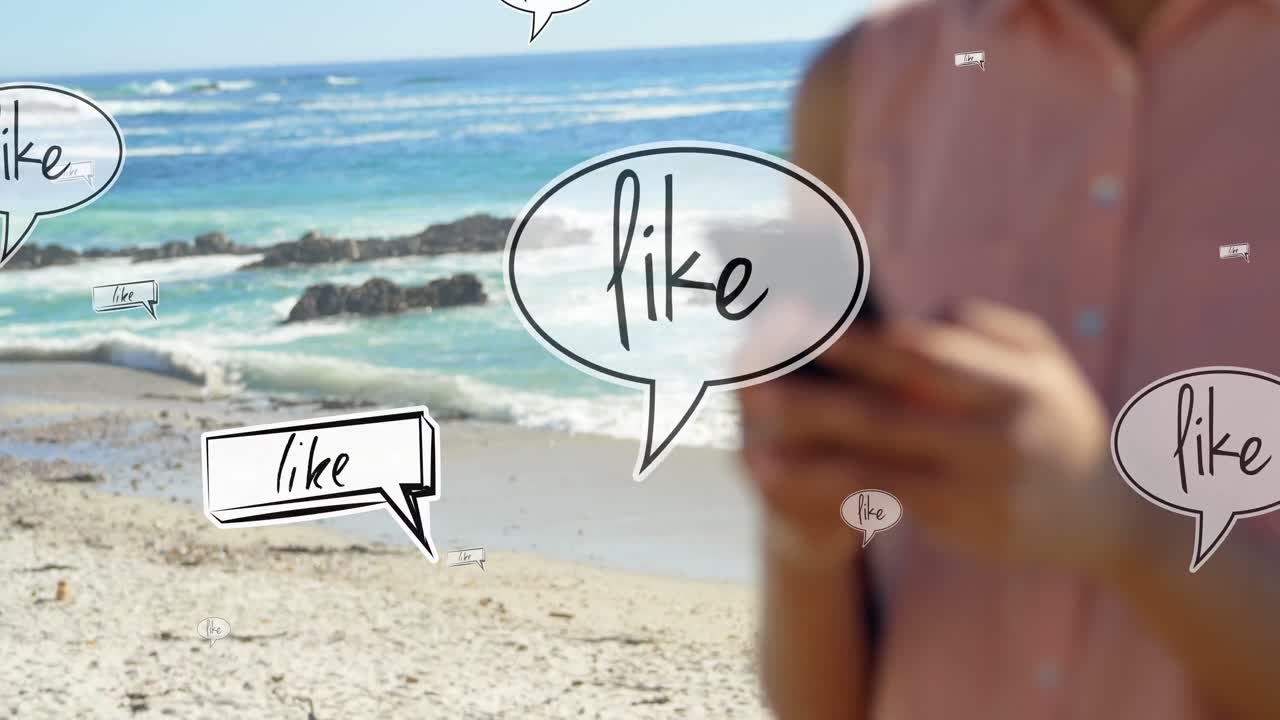 해변에서 스마트폰을 사용하는 두 인종의 여성의 중간 부분에 대한 애니메이션