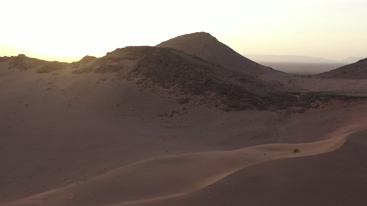 desierto cerca de zagora en marruecos. vista aérea de drones