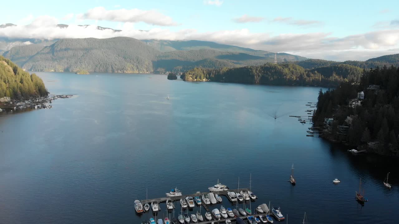 varias tomas de drones y dslr en la hermosa cala profunda en vancouver, bc