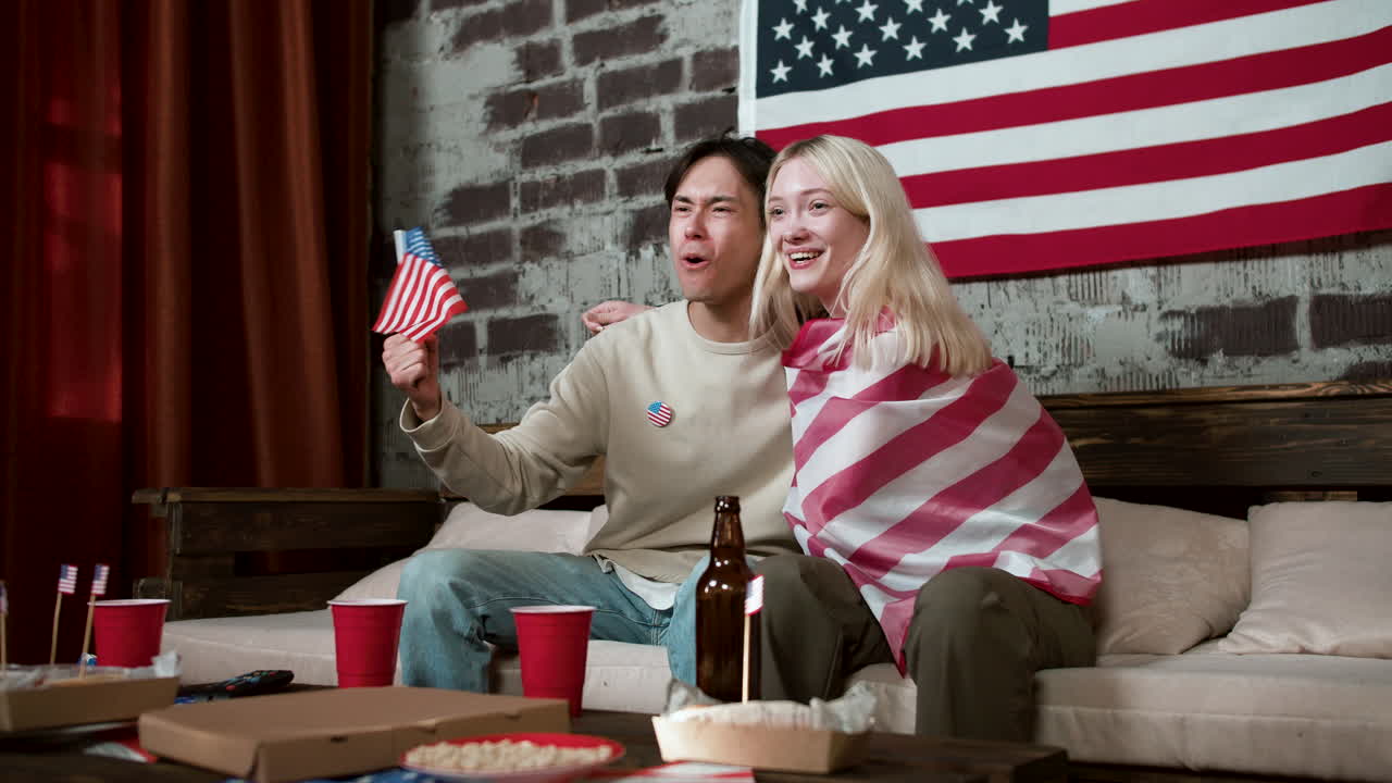 7월 4일을 축하하는 친구들