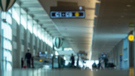 Timelapse-Del-Tráfico-De-Personas-En-El-Hall-Del-Aeropuerto