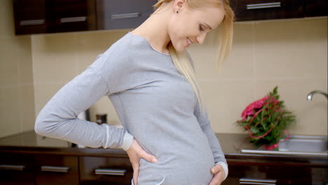 Pregnant-Mom-Posing-at-the-Kitchen