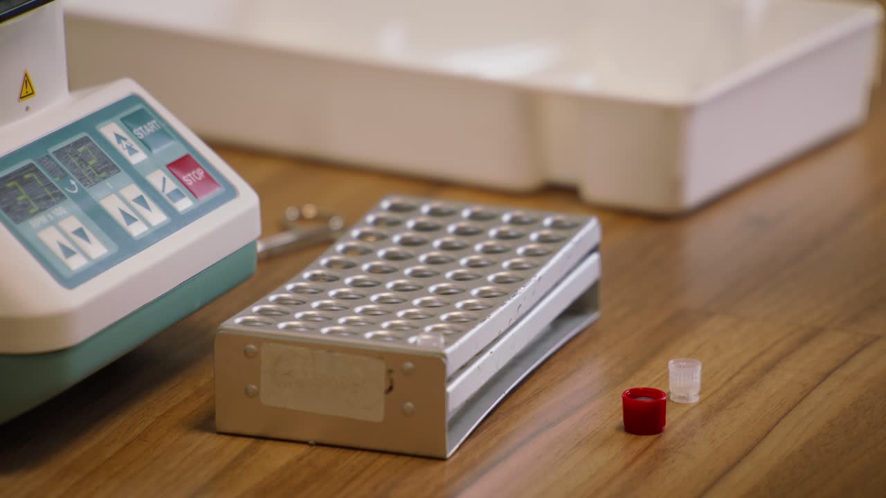 행동에 의사 혈액 분석