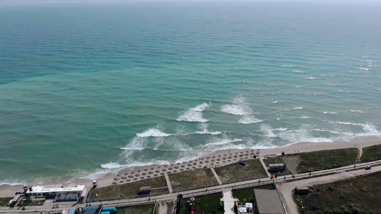 루마니아 vama veche의 아름다운 해변에 대한 공중 전망 - 드론 샷