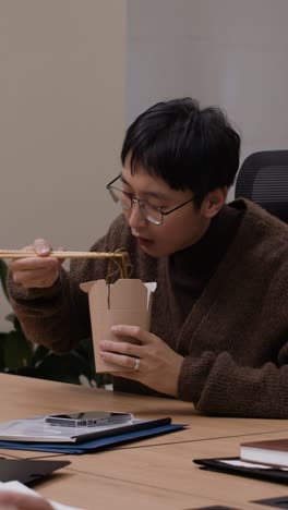 person eating lunch in an office