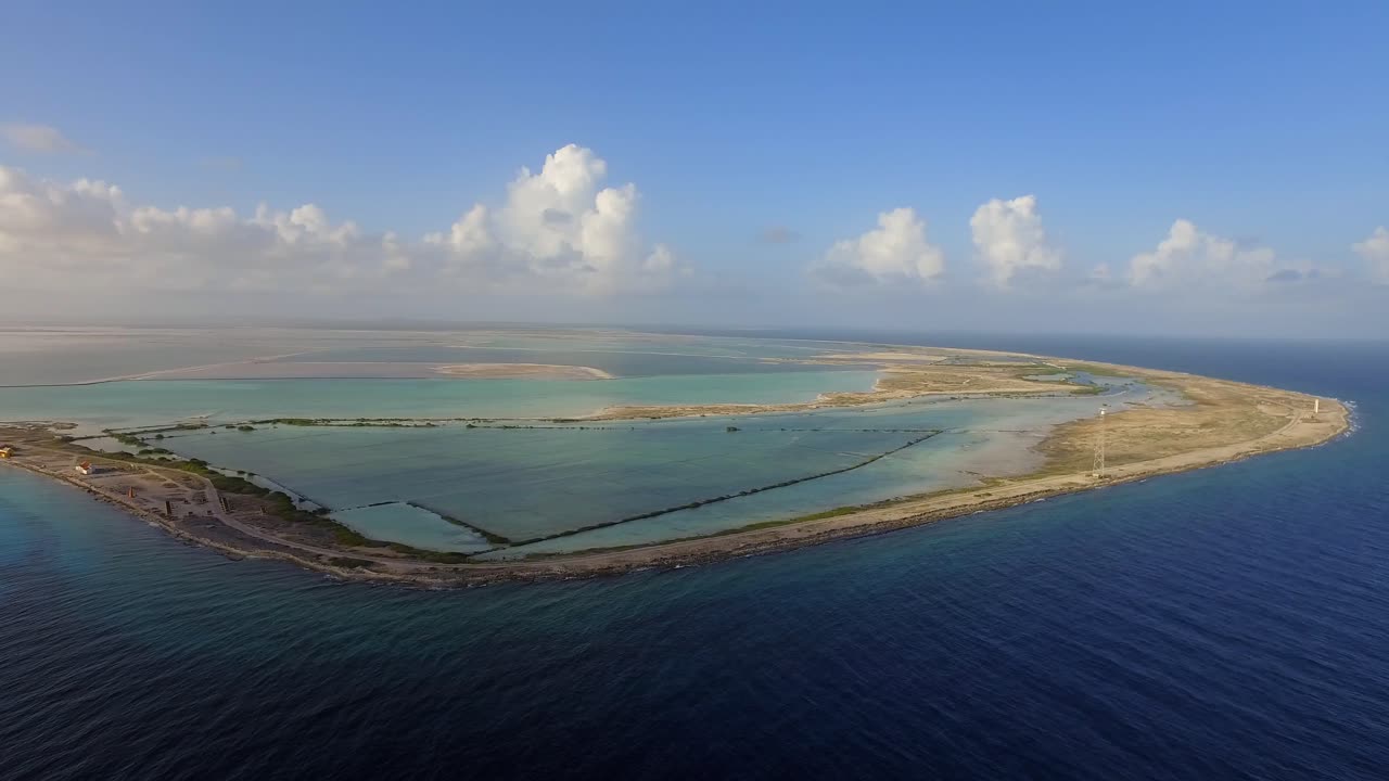 los monumentos y chozas de esclavos de bonaire
