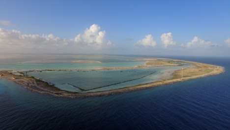 los monumentos y chozas de esclavos de bonaire