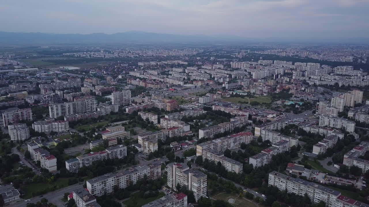 vista aérea del barrio con muchos apartamentos residenciales