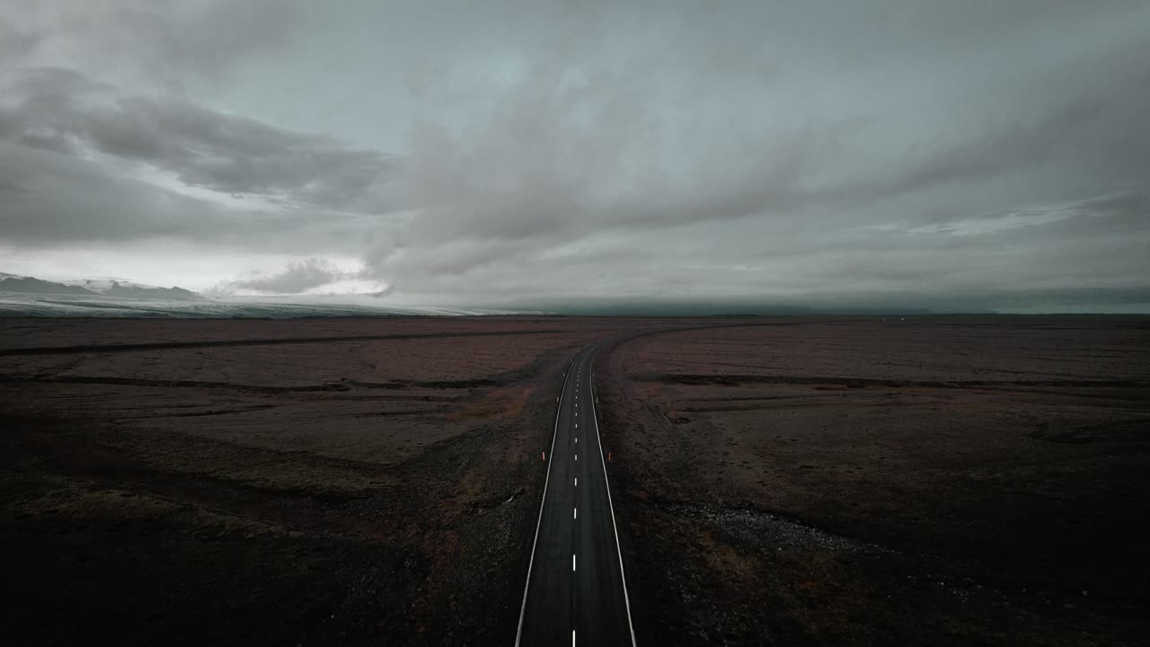 모스 (moss) 에 있는 공허한 도로, 화산 돌, 자연, 서사시, 모디, 어두운 풍경, 아이슬란드