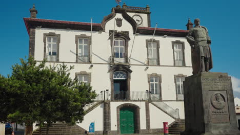 Cinematic-slow-motion-shot-of-the-town-hall-of-Santa-Maria,-Sao-Miguel,-Azores-islands---Portugal