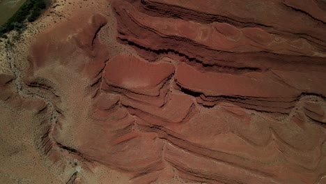 toma cinematográfica aérea de un avión no tripulado de una textura detallada de los patrones abstractos en las dunas del desierto del parque nacional de antílopes