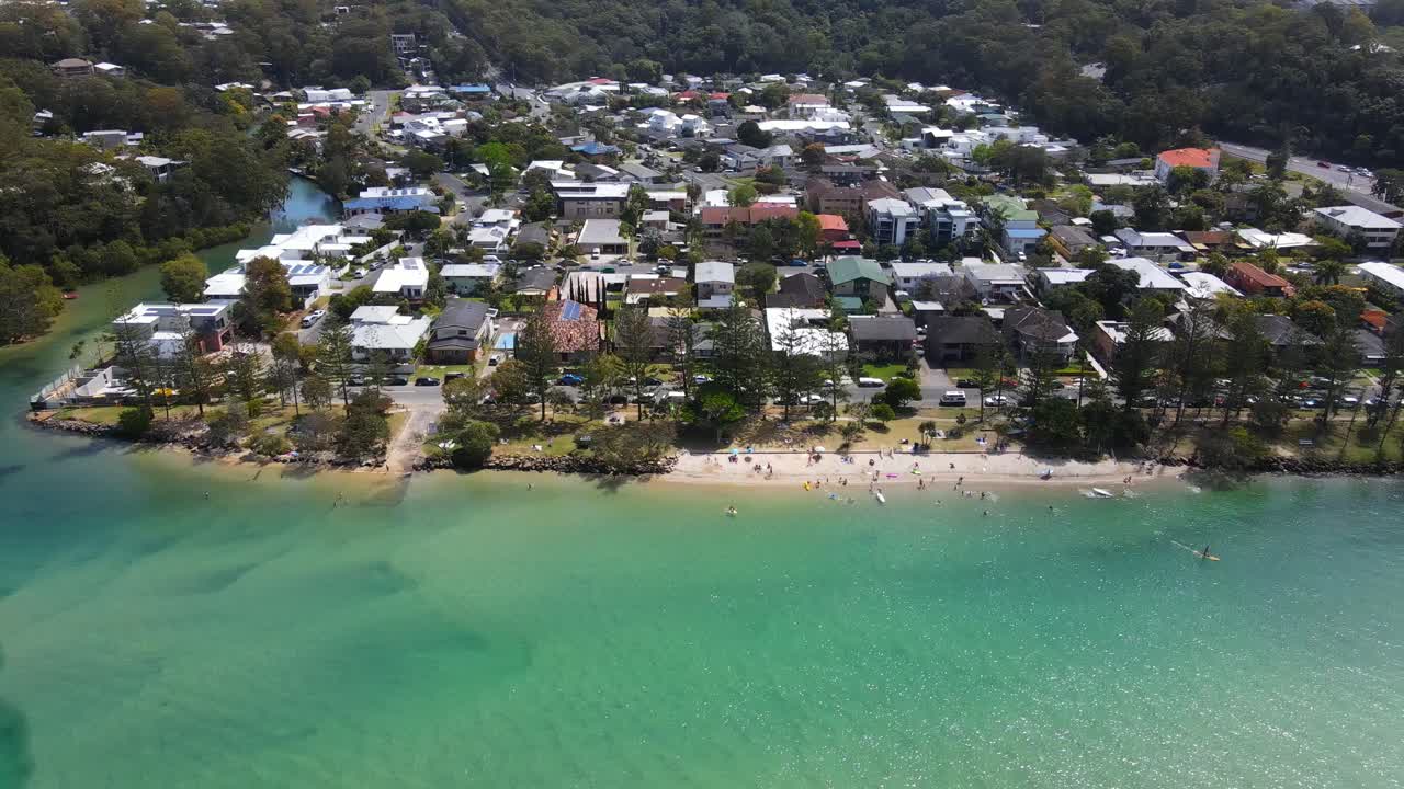 하얀 해변 - tallebudgera 크릭 - qld 퀸즐랜드 호주 - 공중선