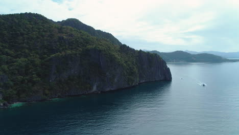 Dramatic-aerial-orbit-of-rocky-islands-with-green-vegetation-in-Palawan,-Philippines