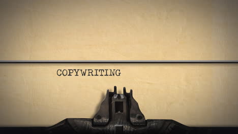 con una macchina da scrivere che scrive