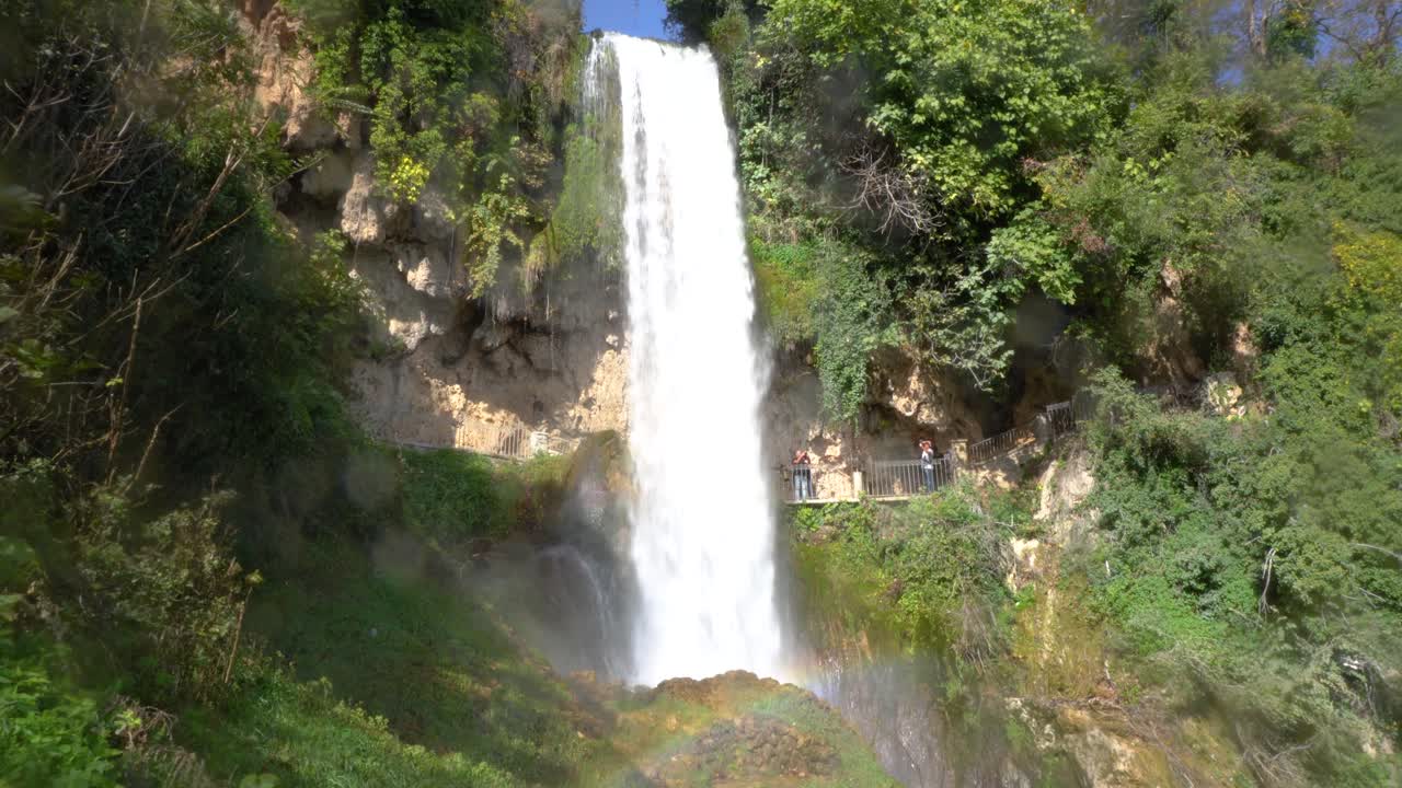 cascadas de edessa grecia, manchas en el cristal de la lente, filmación manual en tiempo real 4k