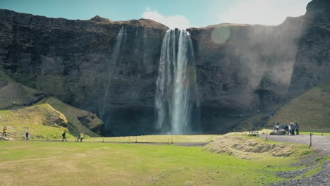 Cascada-de-Seljalandsfoss-en-Islandia