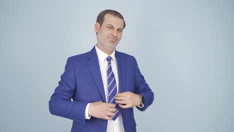 un hombre de negocios arrogante.