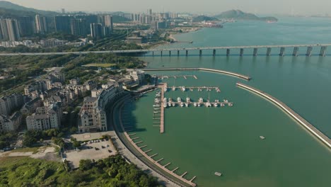 puerto deportivo de guangzhou nansha en china, vista aérea de yates amarrados cerca del hotel nansha stone inn