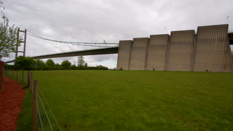 Seitenaufnahme-Der-Südlichen-Caissons-Und-Des-Turms-Der-Humber-Brücke