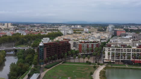port marianne edificios residenciales modernos con el parque montpellier vista aérea