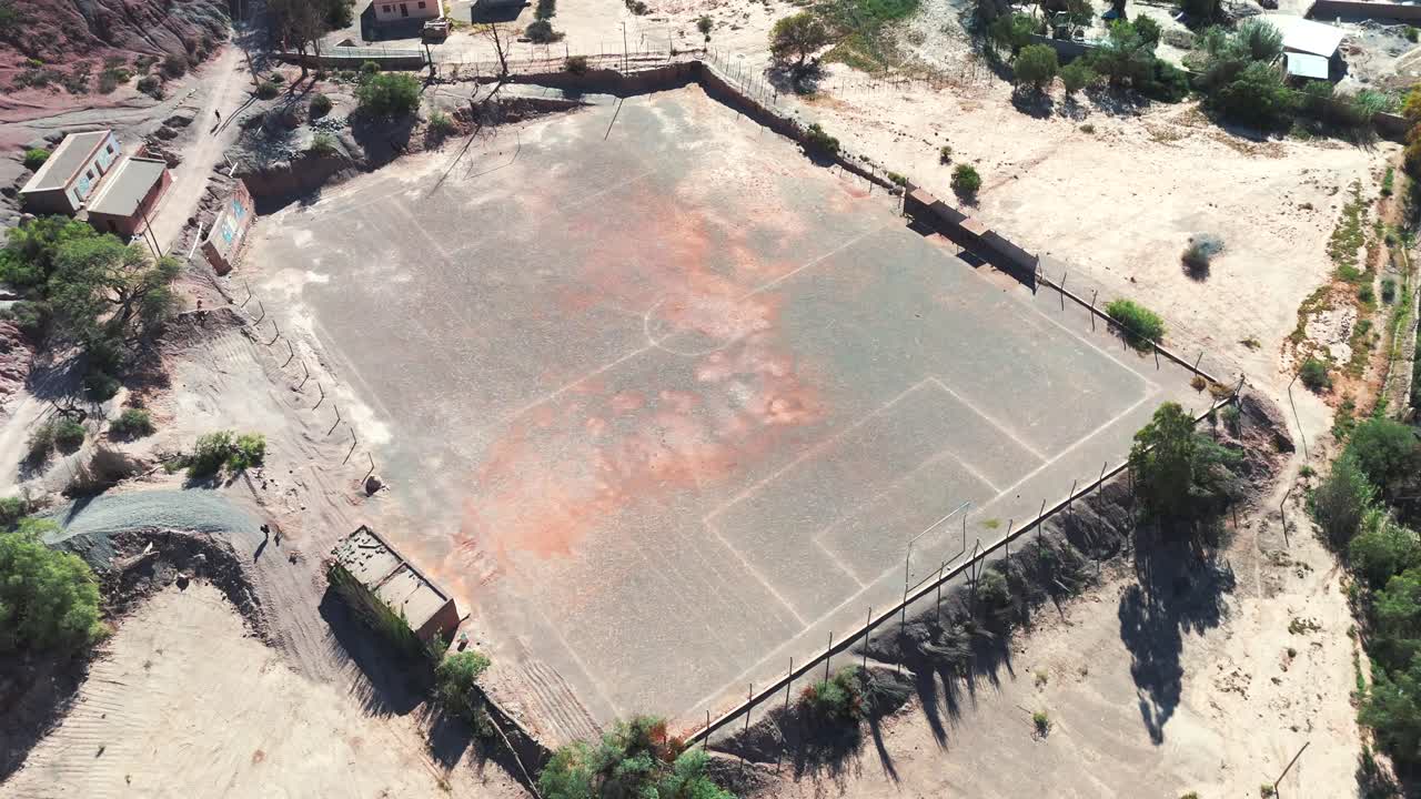 un campo de fútbol en purmamarca, argentina