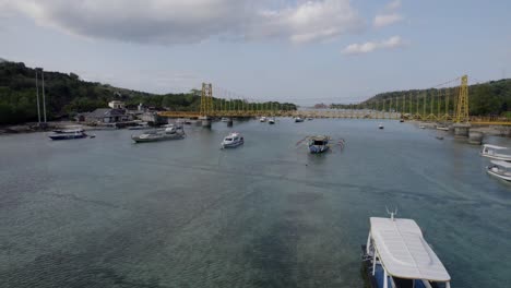 Nusa-Lembongan-Antena-De-La-Playa-Y-El-Arrecife-En-Un-Día-Caluroso-Y-Soleado