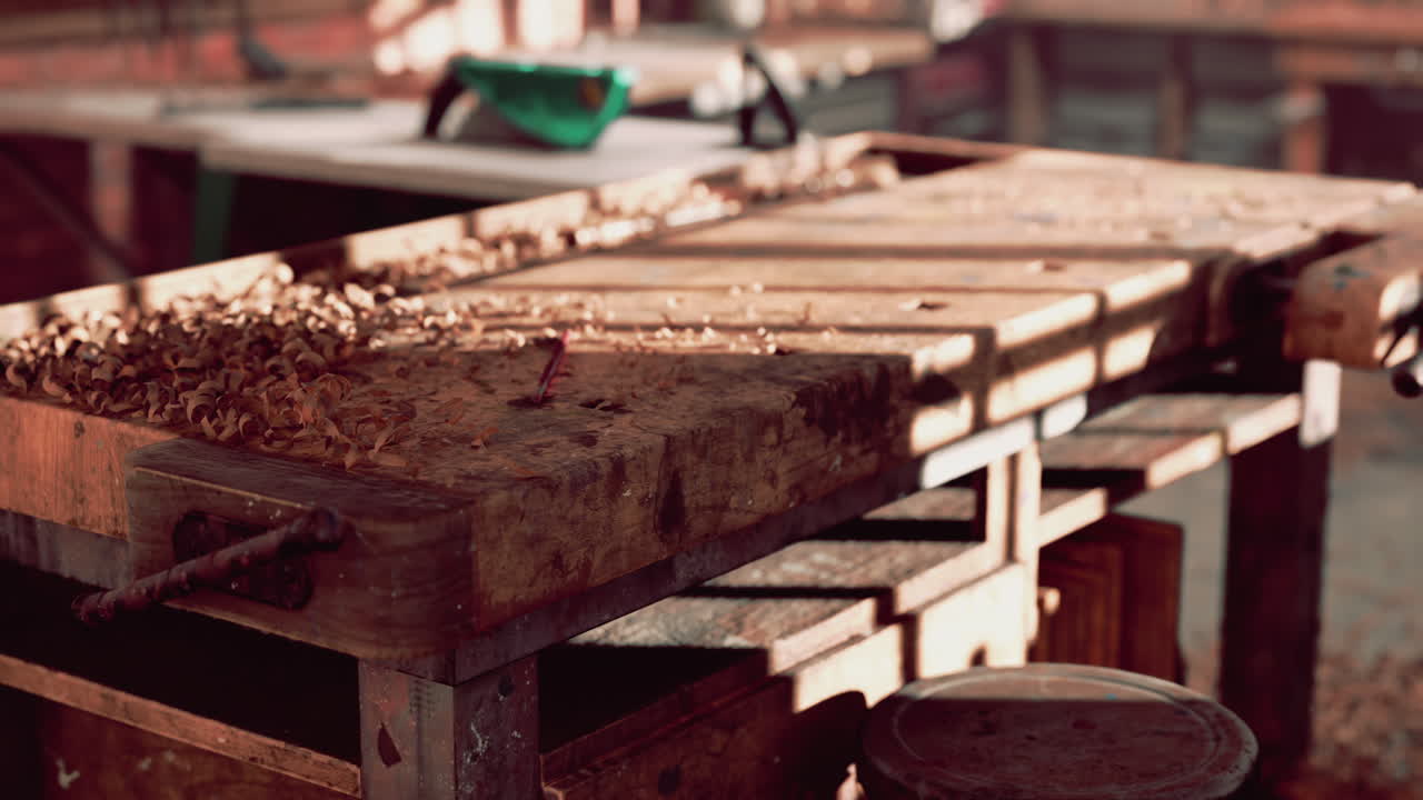 herramientas de carpintería viejas y oxidadas