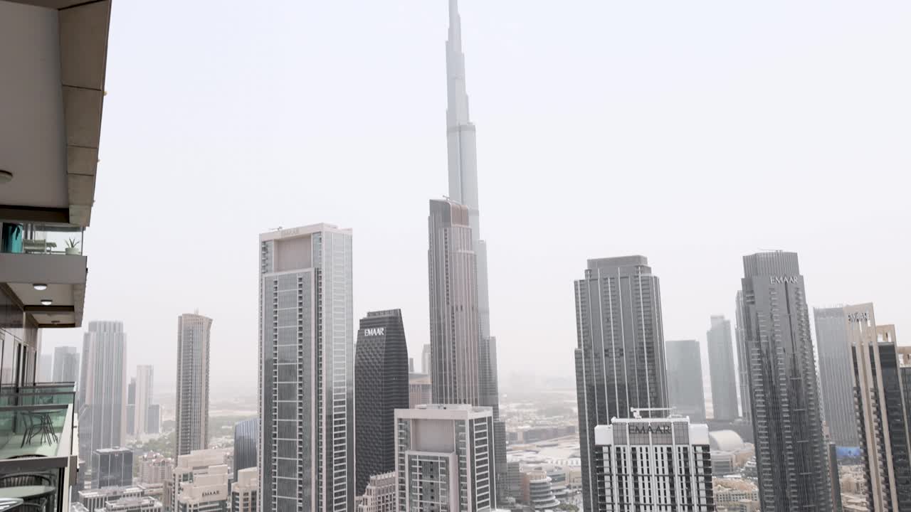 vistas do burj khalifa e edifícios próximos