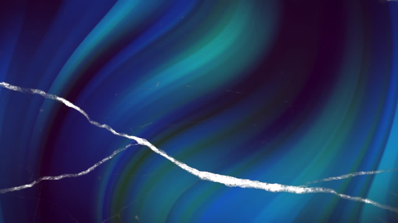 움직이는 파란색과 초록색의 반이는 불빛 위에  번개가 박이고 있습니다.