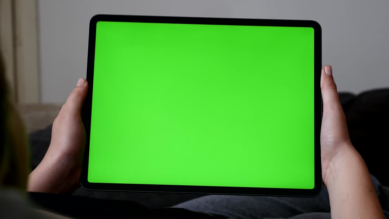 Display chroma key sullo schermo del tablet a casa, video 4K.