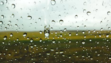 Slow-Motion:Rain-drop-on-the-car-glass