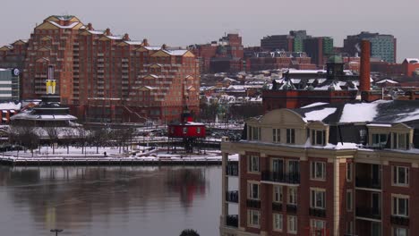 el paisaje urbano y el puerto de baltimore en invierno 1